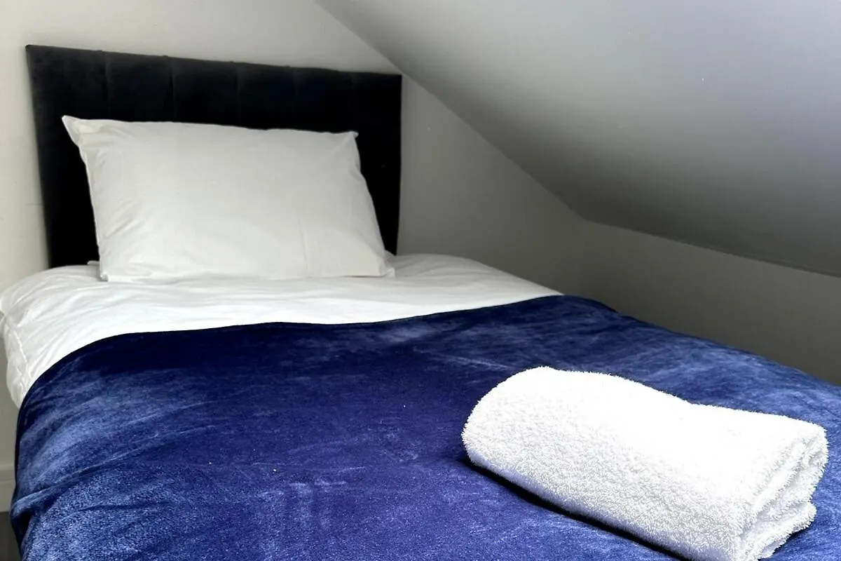 The Social Club - The Ultimate Experience - Sleeps 20 With Own Private Club