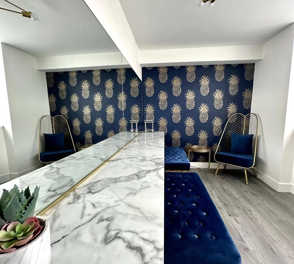 The Social Club - The Ultimate Experience - Sleeps 20 With Own Private Club