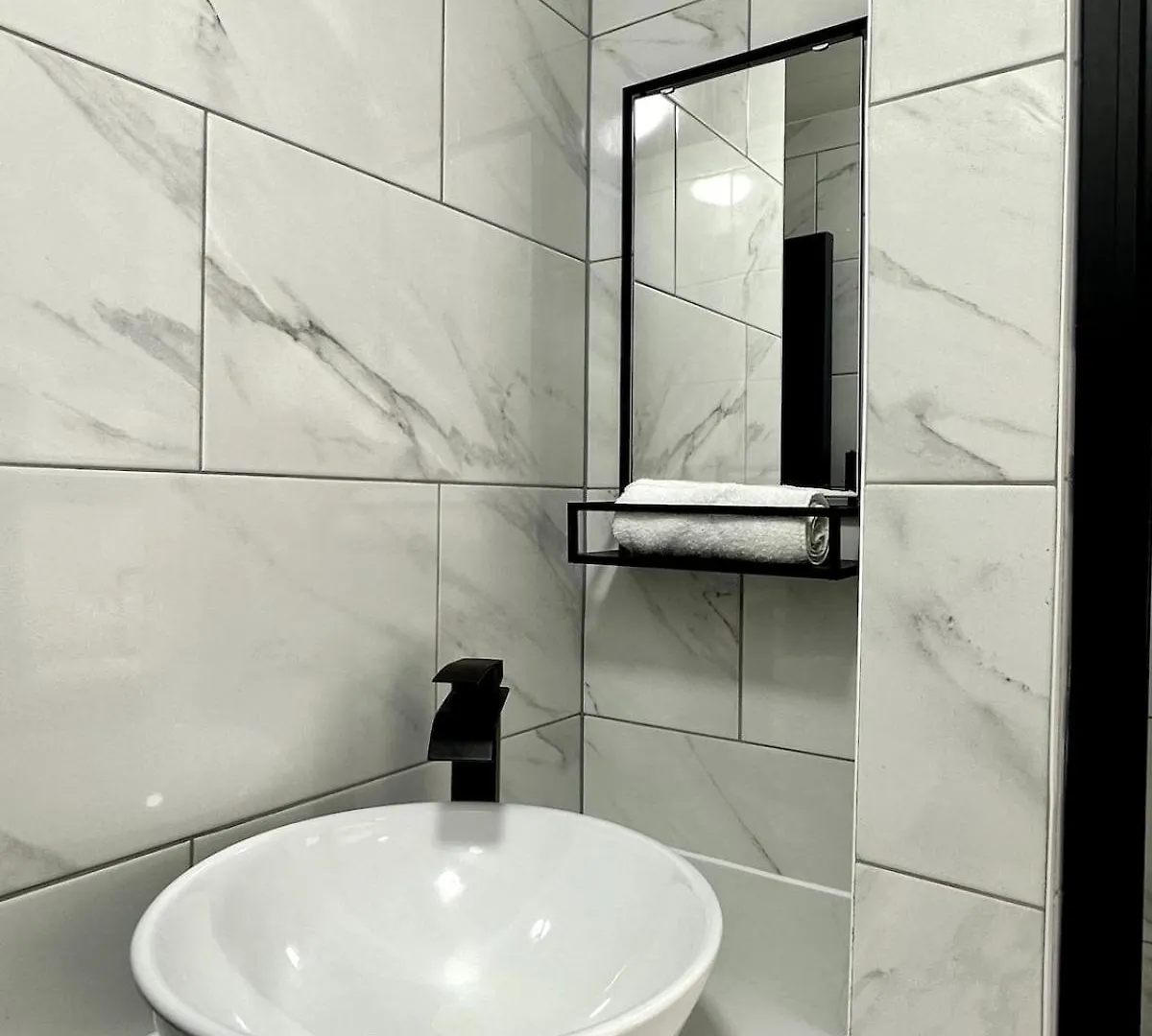 The Social Club - The Ultimate Experience - Sleeps 20 With Own Private Club 0*, Cardiff