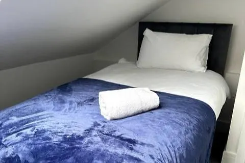 The Social Club - The Ultimate Experience - Sleeps 20 With Own Private Club 0*, Cardiff