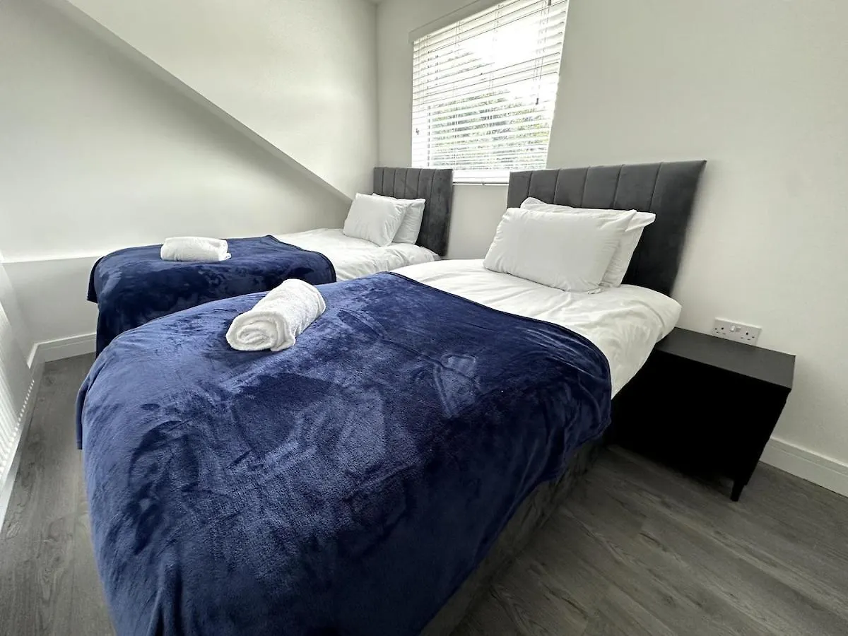 The Social Club - The Ultimate Experience - Sleeps 20 With Own Private Club 0*, Cardiff United Kingdom