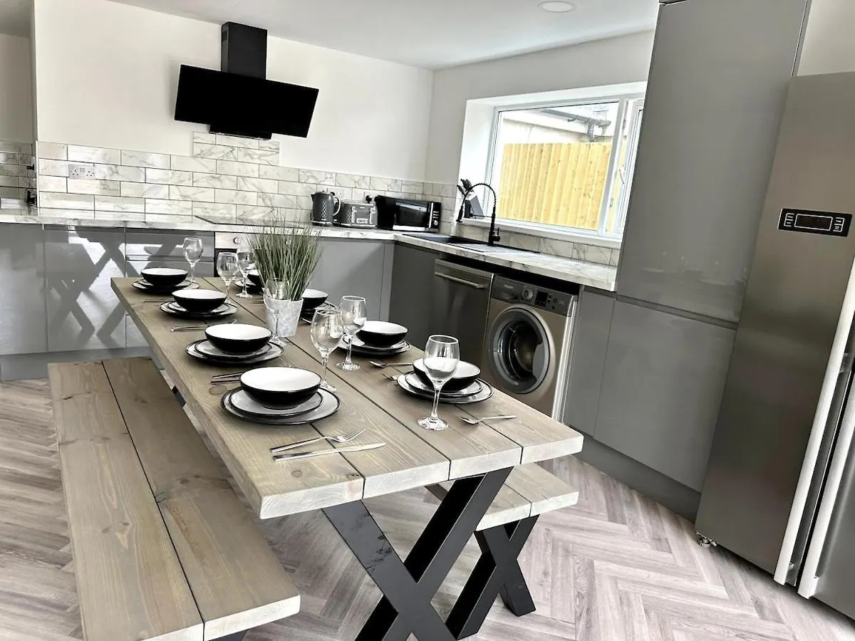 Holiday home The Social Club - The Ultimate Experience - Sleeps 20 With Own Private Club United Kingdom