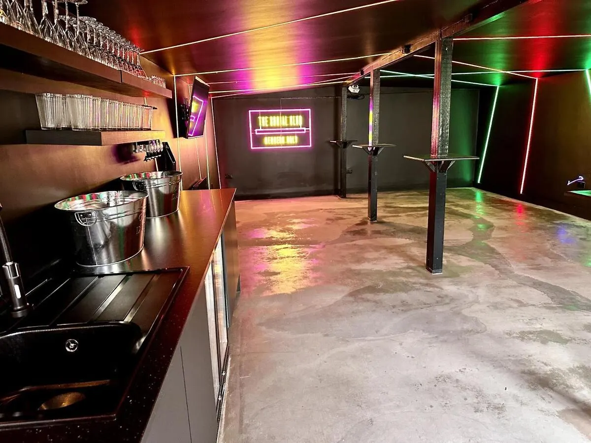 Holiday home The Social Club - The Ultimate Experience - Sleeps 20 With Own Private Club